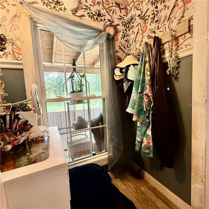 For Sale: $179,900 (2 beds, 2 baths, 840 Square Feet)