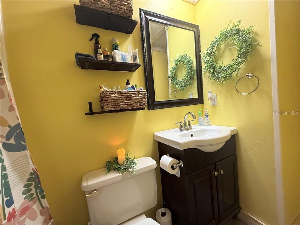 For Sale: $179,900 (2 beds, 2 baths, 840 Square Feet)