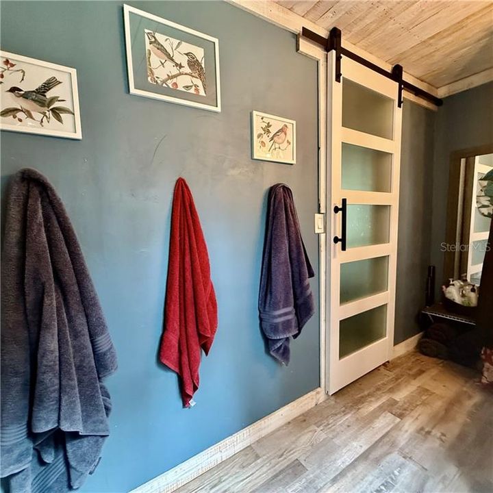 For Sale: $179,900 (2 beds, 2 baths, 840 Square Feet)