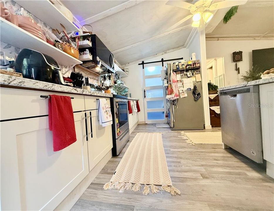 For Sale: $179,900 (2 beds, 2 baths, 840 Square Feet)