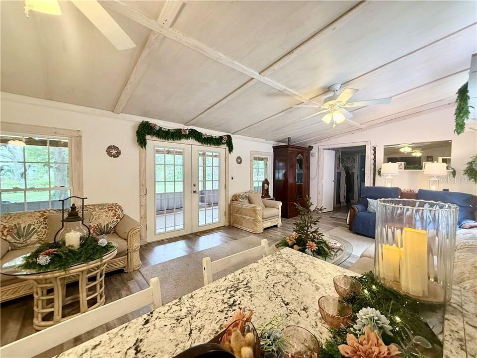 For Sale: $179,900 (2 beds, 2 baths, 840 Square Feet)
