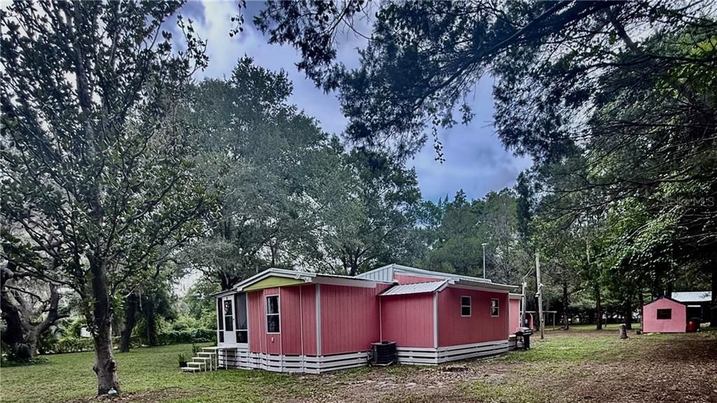 For Sale: $179,900 (2 beds, 2 baths, 840 Square Feet)