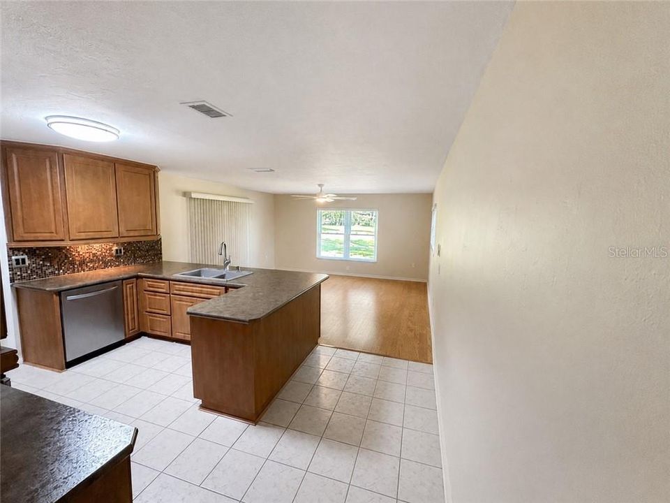 For Rent: $0 (3 beds, 2 baths, 1779 Square Feet)