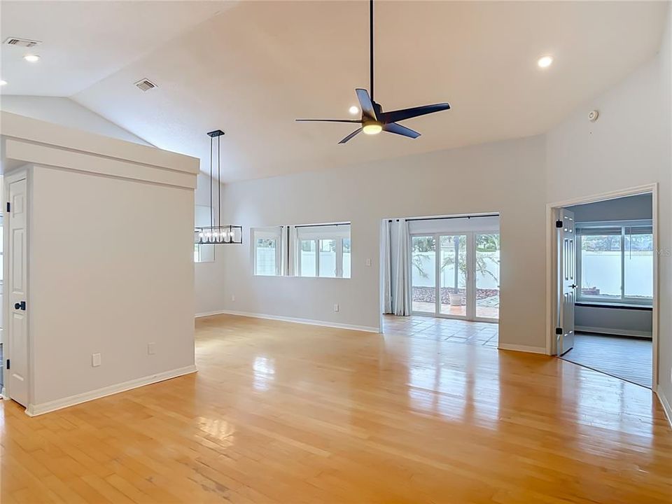 For Sale: $425,000 (3 beds, 2 baths, 1658 Square Feet)