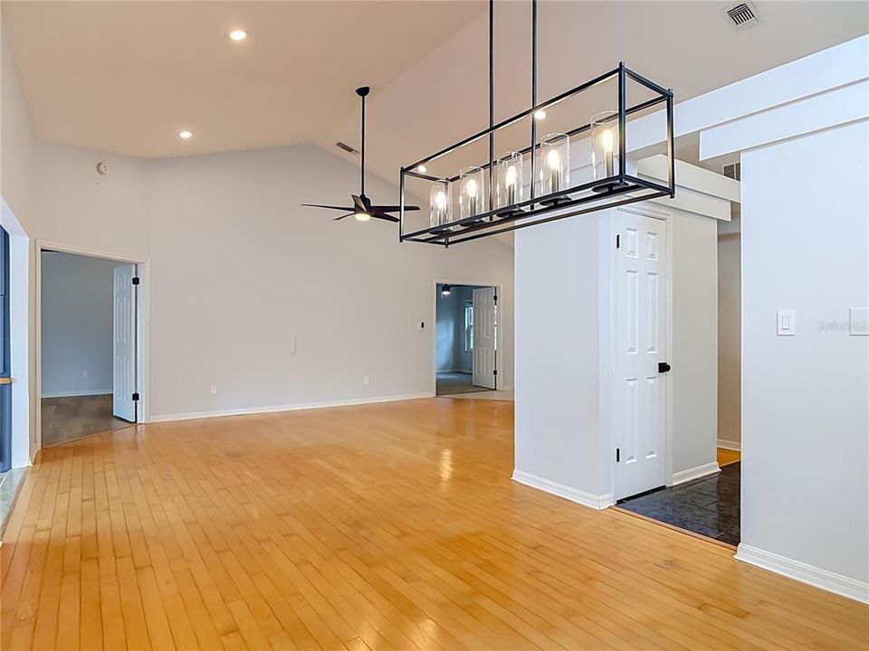 For Sale: $425,000 (3 beds, 2 baths, 1658 Square Feet)