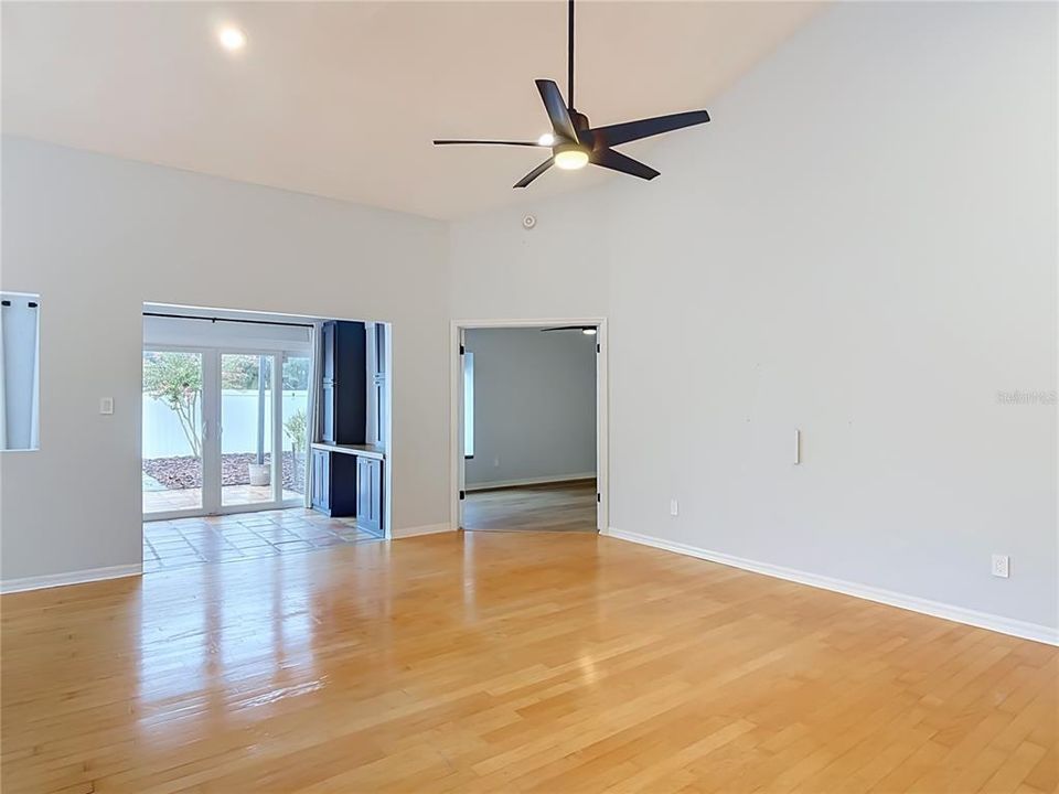 For Sale: $425,000 (3 beds, 2 baths, 1658 Square Feet)