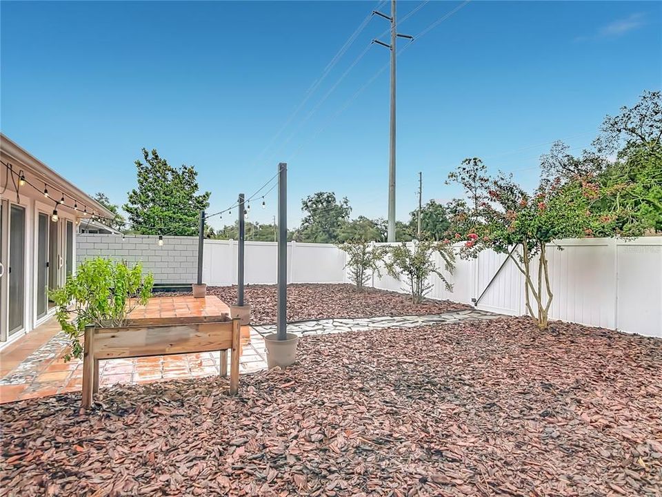 For Sale: $425,000 (3 beds, 2 baths, 1658 Square Feet)