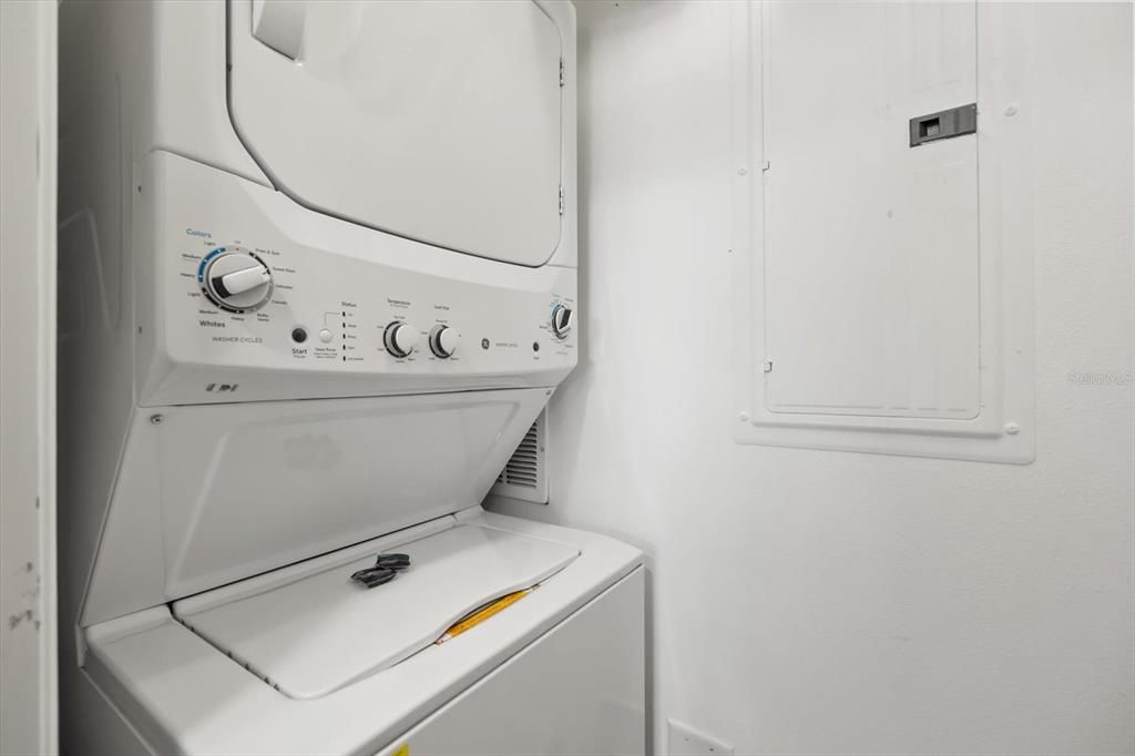 На продажу: $399,900 (2 спален, 2 ванн, 1165 Квадратных фут)