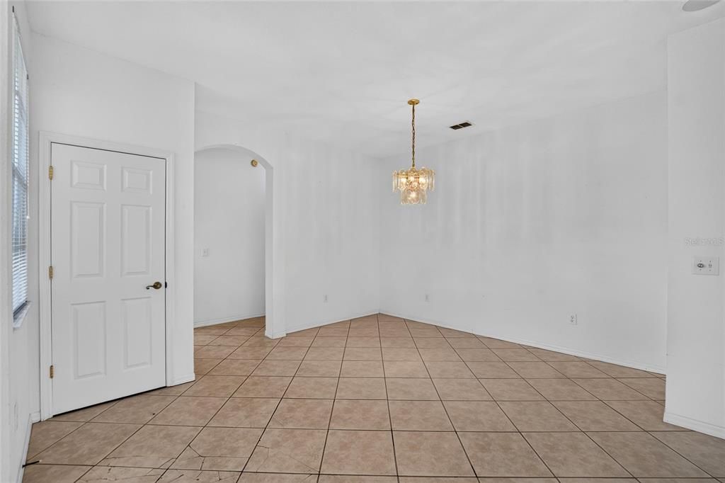 For Sale: $175,000 (2 beds, 2 baths, 1488 Square Feet)