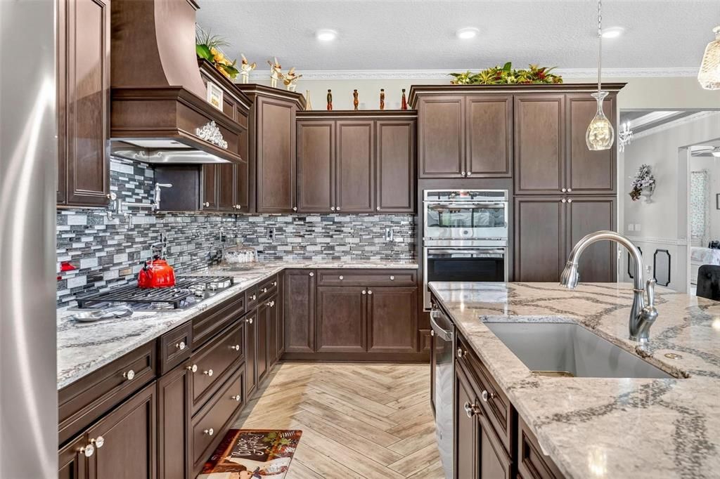 For Sale: $603,900 (3 beds, 3 baths, 2646 Square Feet)