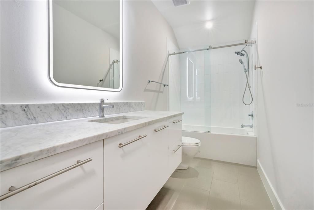 En Venta: $1,300,000 (3 camas, 2 baños, 1873 Pies cuadrados)