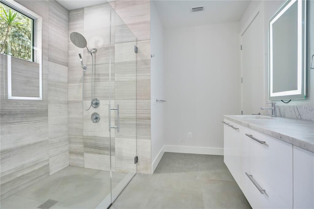 En Venta: $1,300,000 (3 camas, 2 baños, 1873 Pies cuadrados)