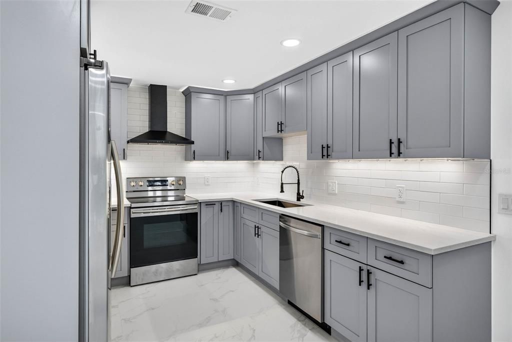 For Sale: $325,000 (4 beds, 2 baths, 1914 Square Feet)