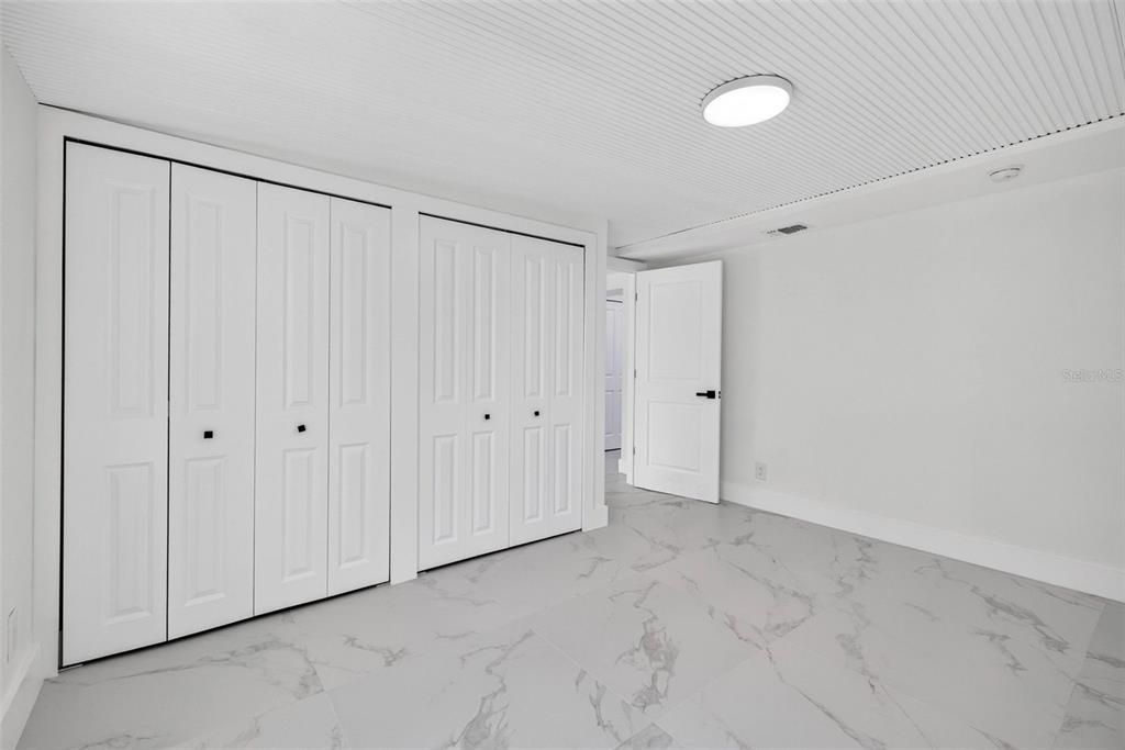For Sale: $325,000 (4 beds, 2 baths, 1914 Square Feet)