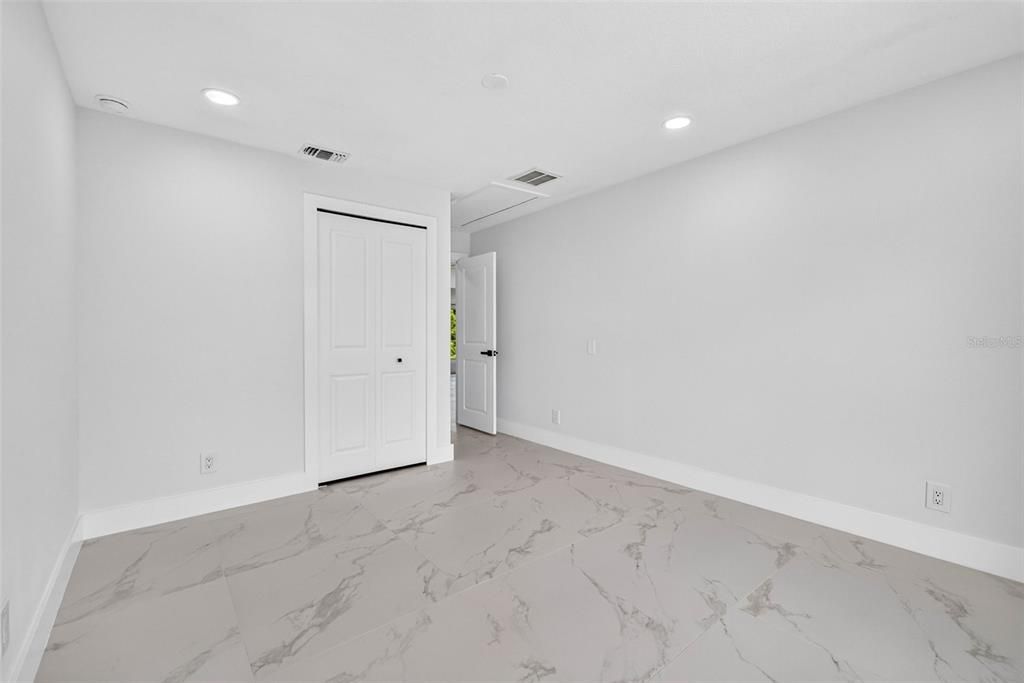 For Sale: $325,000 (4 beds, 2 baths, 1914 Square Feet)