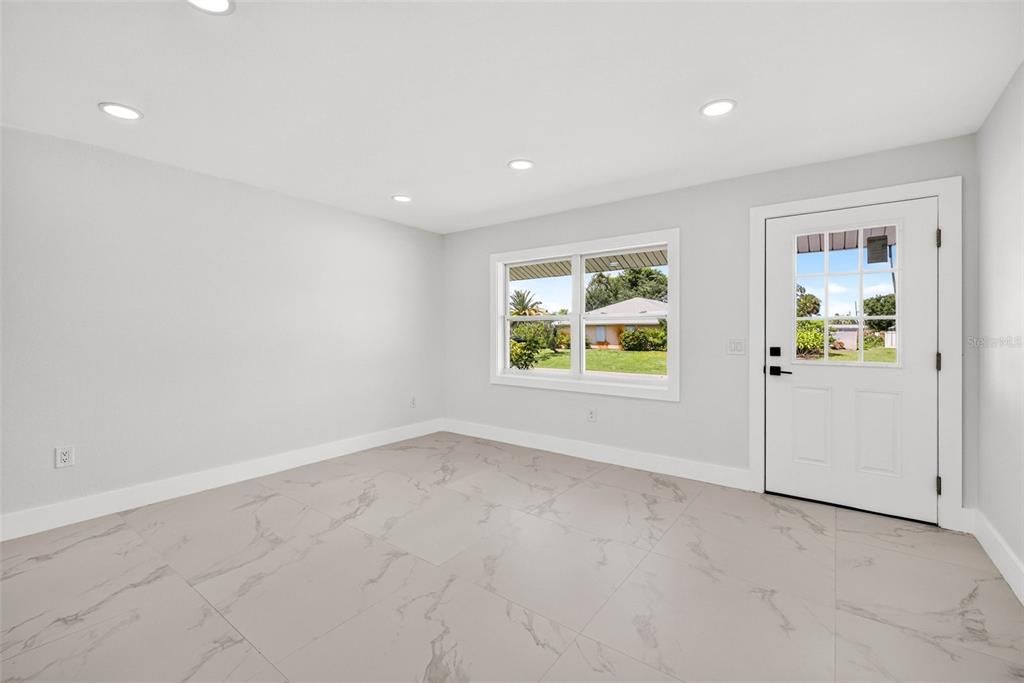 For Sale: $325,000 (4 beds, 2 baths, 1914 Square Feet)