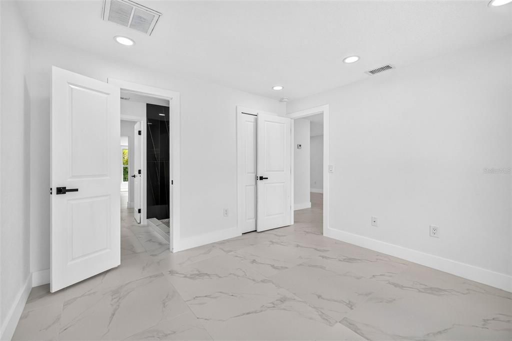 For Sale: $325,000 (4 beds, 2 baths, 1914 Square Feet)