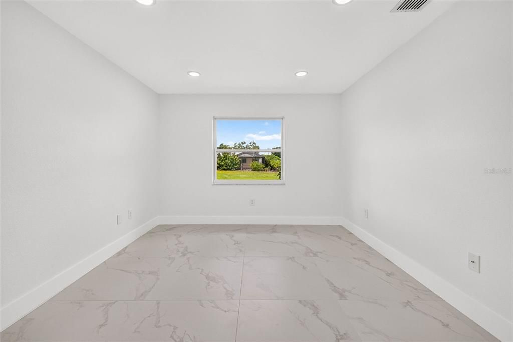 For Sale: $325,000 (4 beds, 2 baths, 1914 Square Feet)