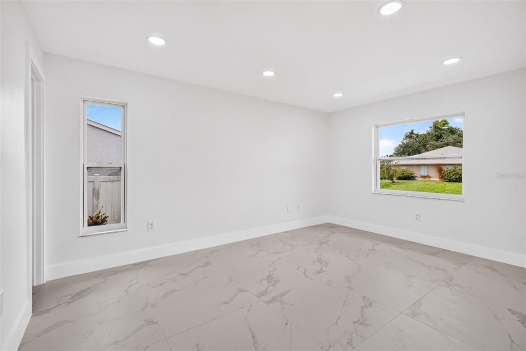 For Sale: $325,000 (4 beds, 2 baths, 1914 Square Feet)