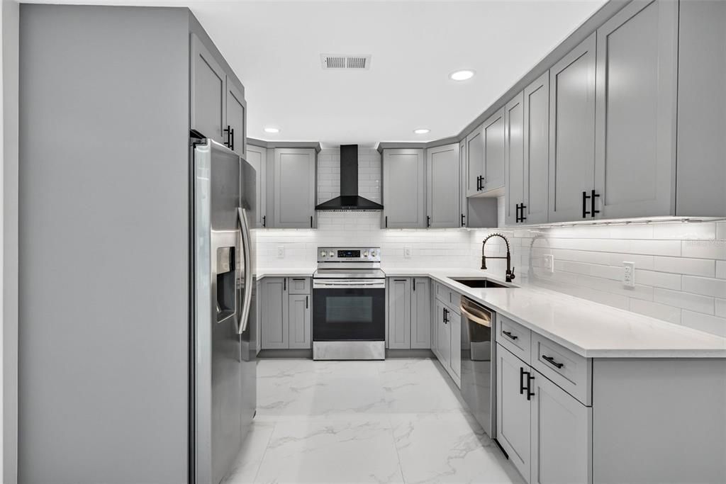For Sale: $325,000 (4 beds, 2 baths, 1914 Square Feet)