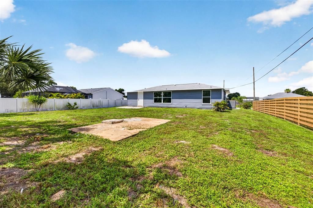 For Sale: $325,000 (4 beds, 2 baths, 1914 Square Feet)