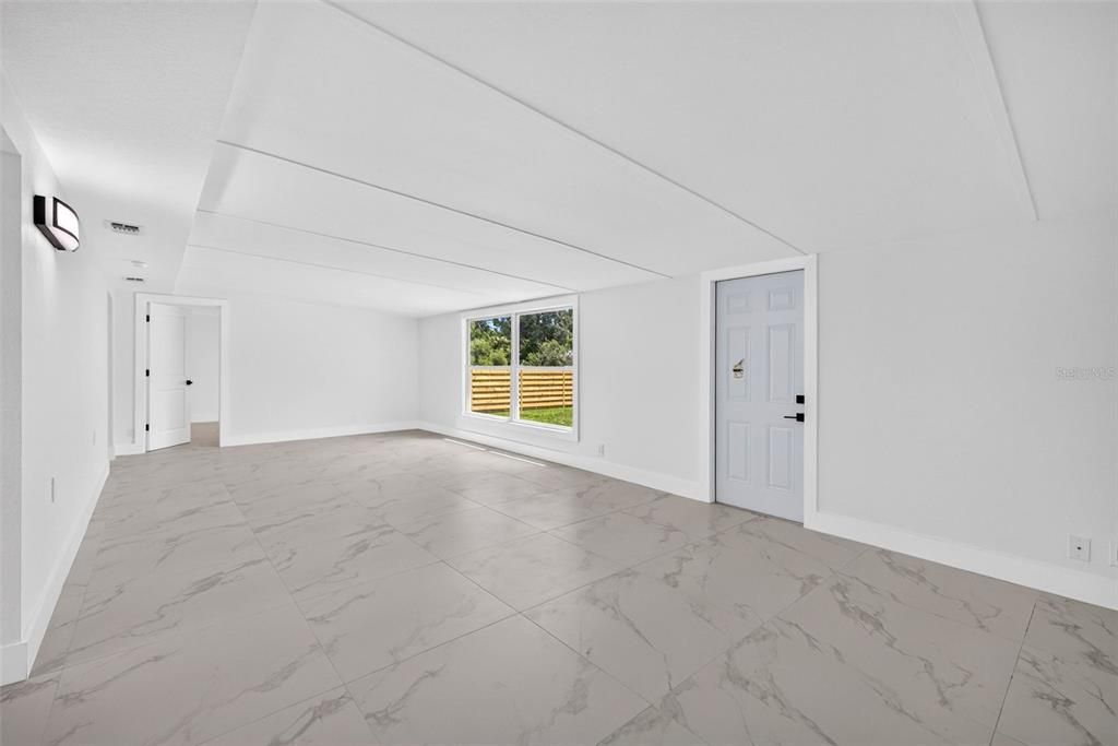 For Sale: $325,000 (4 beds, 2 baths, 1914 Square Feet)