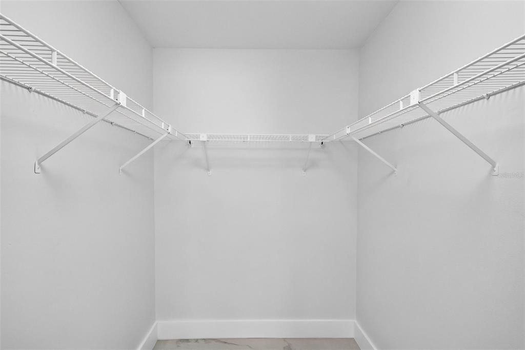For Sale: $325,000 (4 beds, 2 baths, 1914 Square Feet)