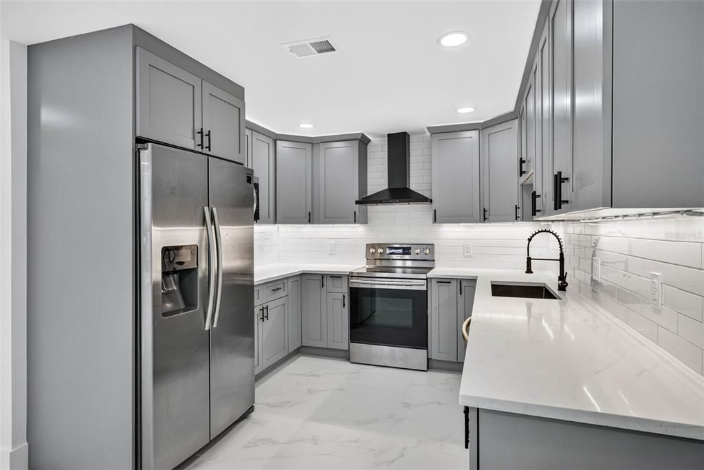 For Sale: $325,000 (4 beds, 2 baths, 1914 Square Feet)