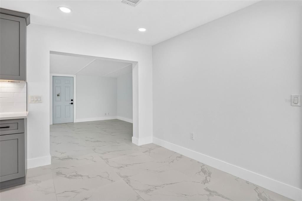 For Sale: $325,000 (4 beds, 2 baths, 1914 Square Feet)