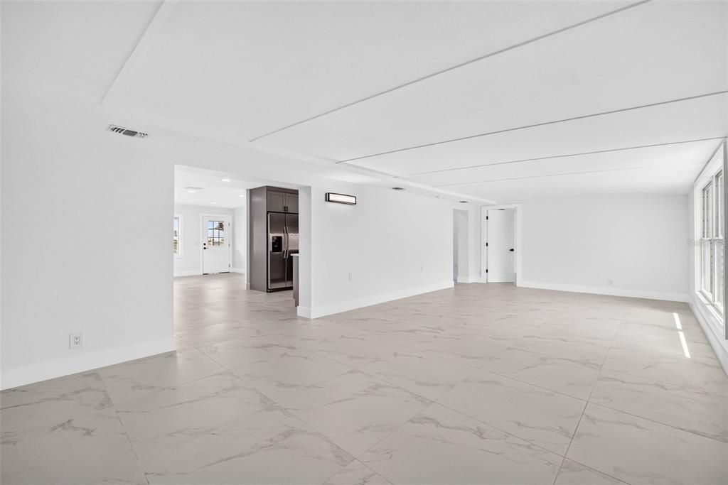 For Sale: $325,000 (4 beds, 2 baths, 1914 Square Feet)