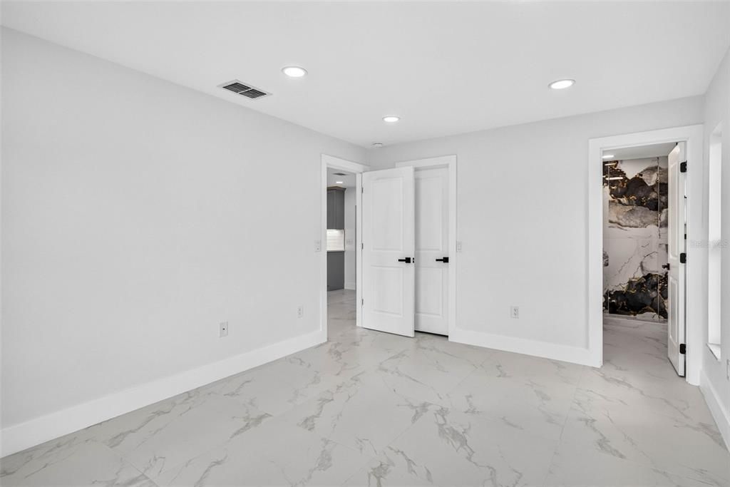 For Sale: $325,000 (4 beds, 2 baths, 1914 Square Feet)