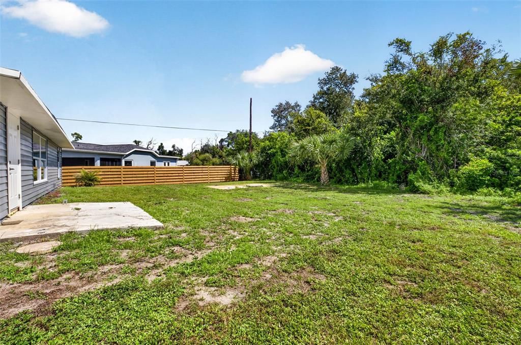 For Sale: $325,000 (4 beds, 2 baths, 1914 Square Feet)