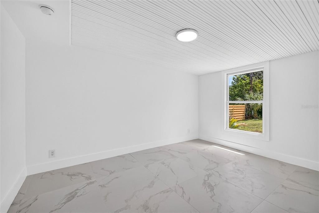 For Sale: $325,000 (4 beds, 2 baths, 1914 Square Feet)