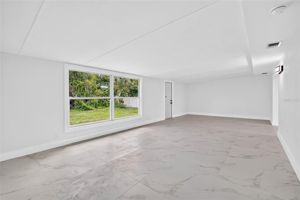 For Sale: $325,000 (4 beds, 2 baths, 1914 Square Feet)