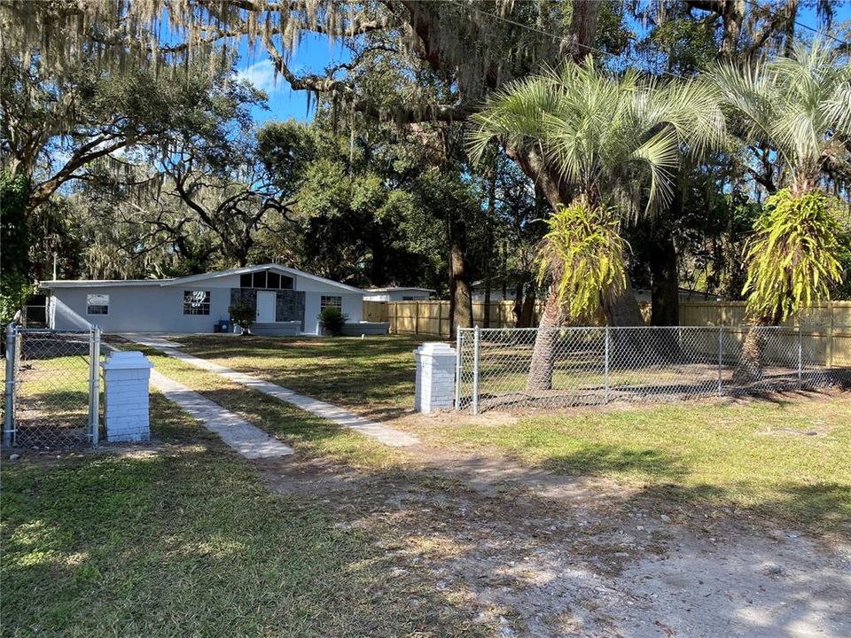 For Rent: $2,400 (4 beds, 2 baths, 1840 Square Feet)