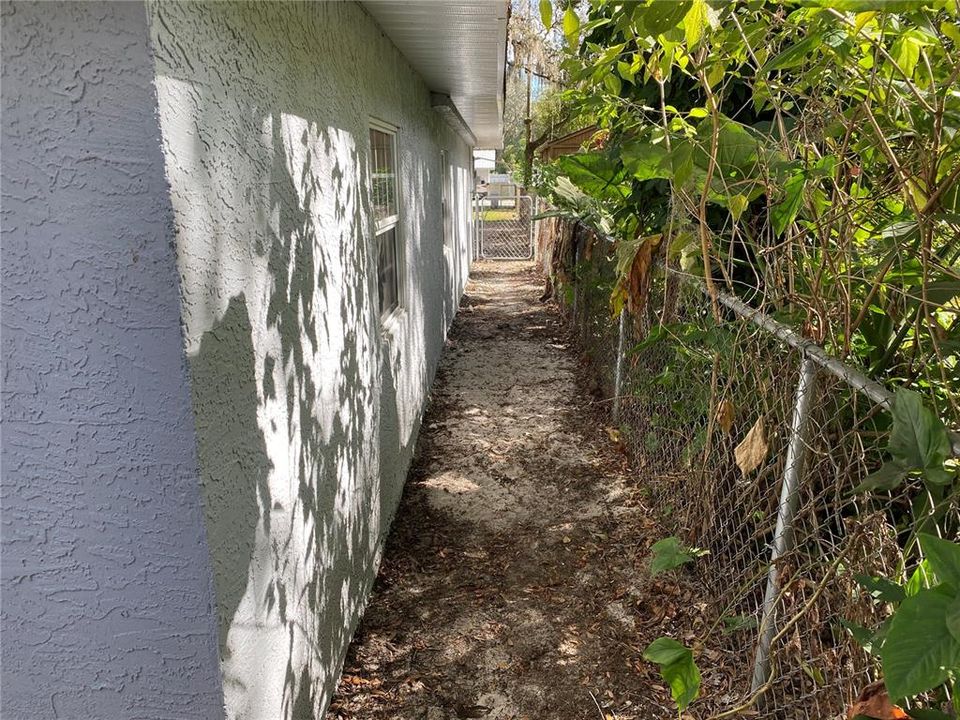 For Rent: $2,400 (4 beds, 2 baths, 1840 Square Feet)