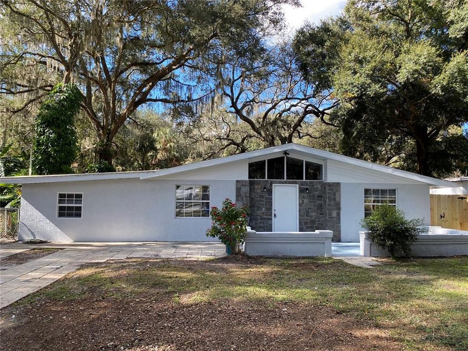 For Rent: $2,400 (4 beds, 2 baths, 1840 Square Feet)