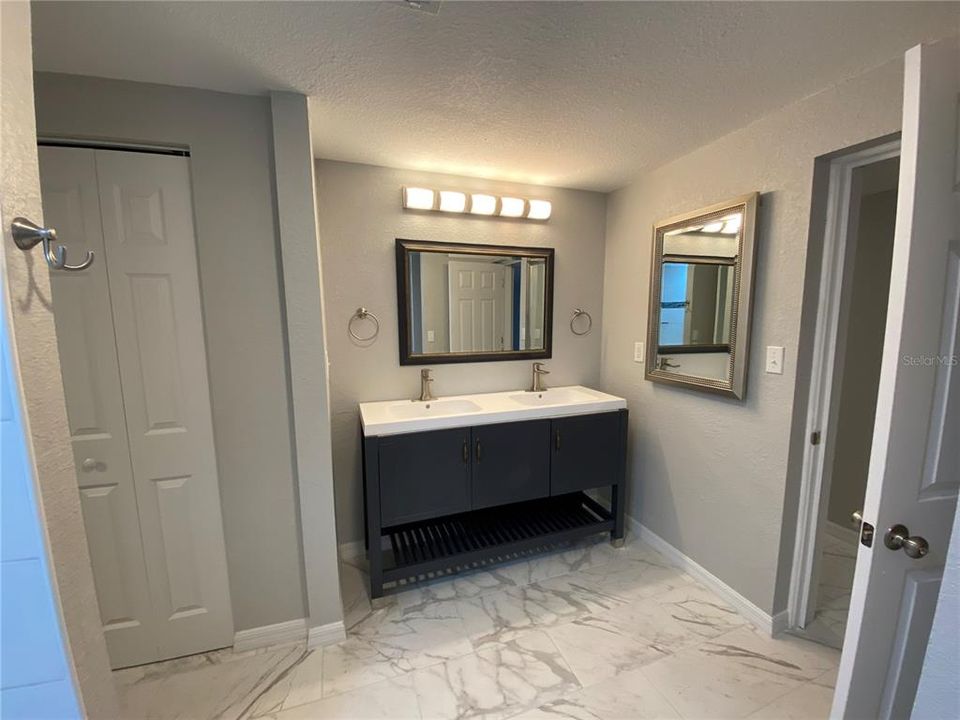 For Rent: $2,400 (4 beds, 2 baths, 1840 Square Feet)