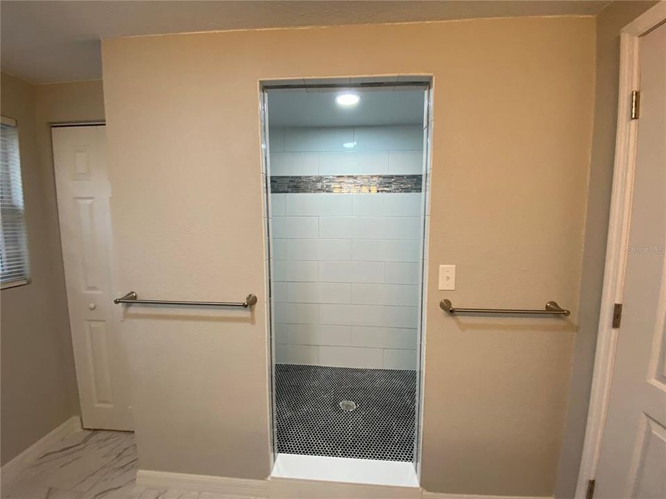 For Rent: $2,400 (4 beds, 2 baths, 1840 Square Feet)