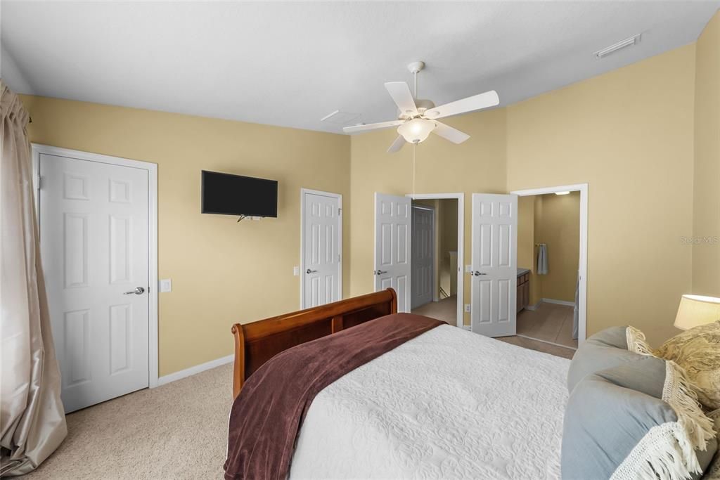 For Sale: $249,000 (2 beds, 2 baths, 1248 Square Feet)