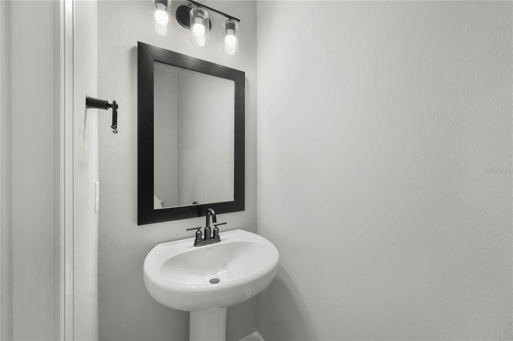 For Sale: $535,900 (6 beds, 4 baths, 2714 Square Feet)