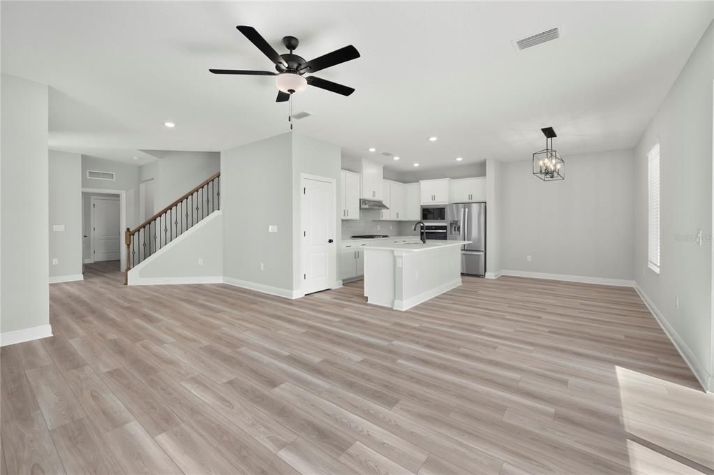 For Sale: $535,900 (6 beds, 4 baths, 2714 Square Feet)