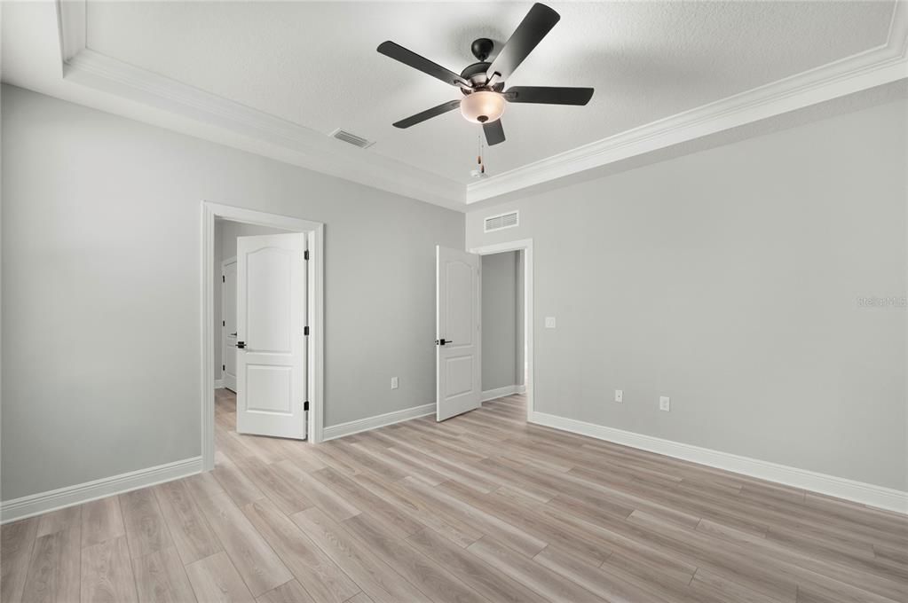 For Sale: $535,900 (6 beds, 4 baths, 2714 Square Feet)