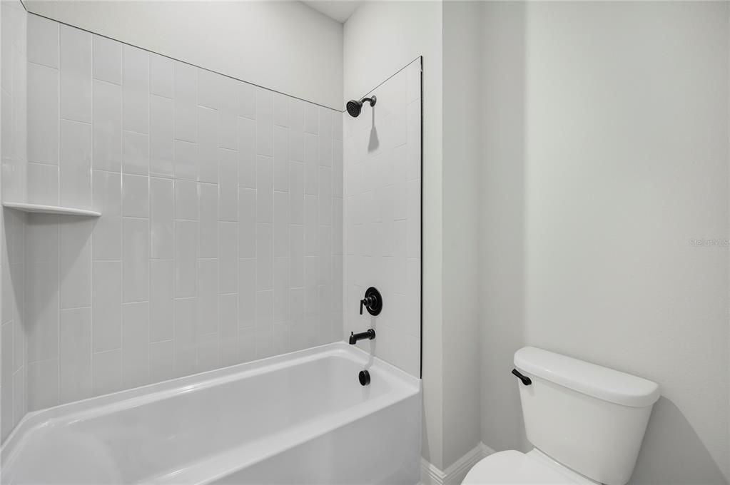 For Sale: $535,900 (6 beds, 4 baths, 2714 Square Feet)