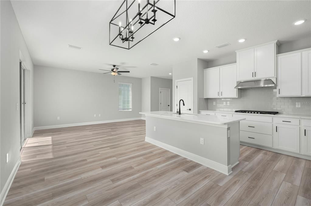 For Sale: $535,900 (6 beds, 4 baths, 2714 Square Feet)