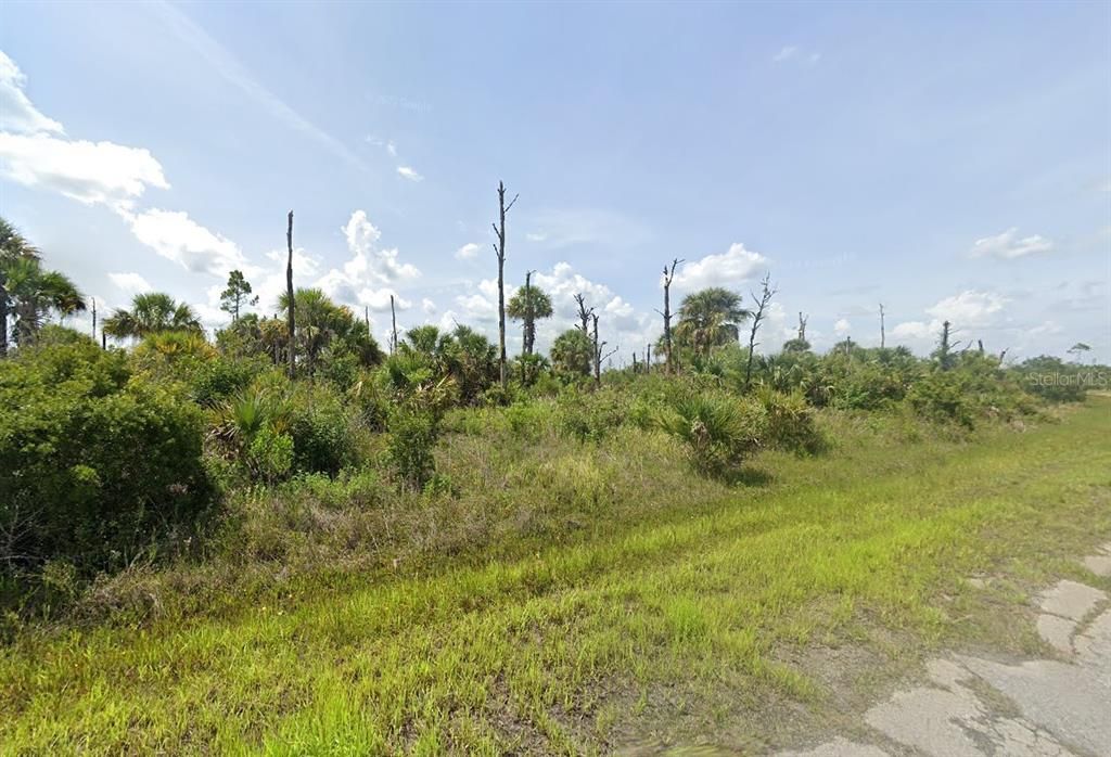 待售: $11,000 (0.24 acres)
