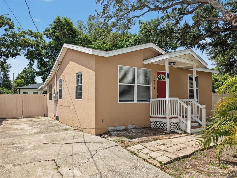 В аренду: $1,795 (3 спален, 2 ванн, 912 Квадратных фут)