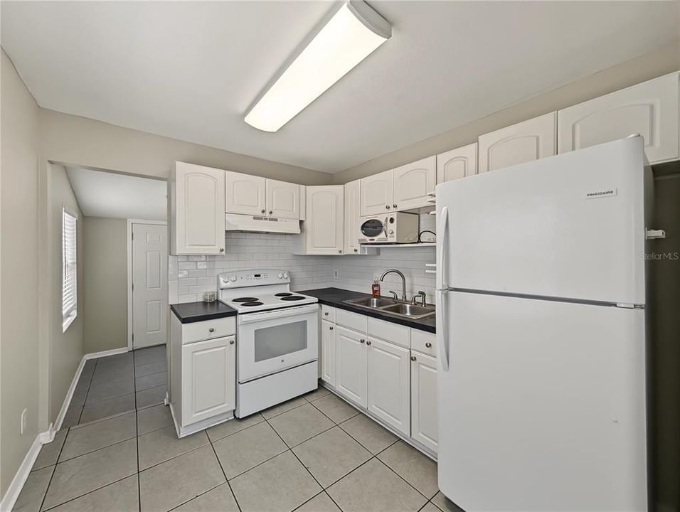 В аренду: $1,795 (3 спален, 2 ванн, 912 Квадратных фут)
