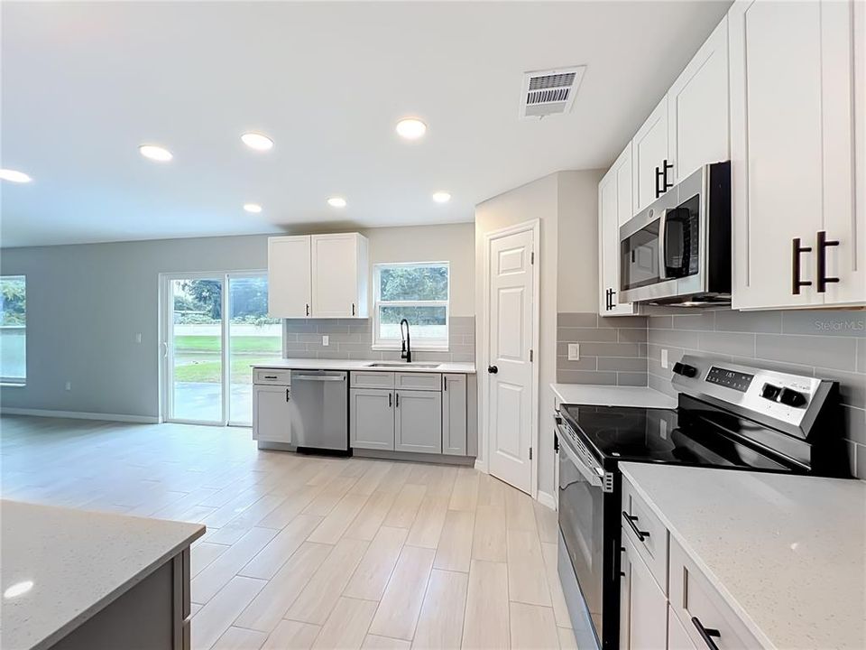 En Venta: $625,000 (5 camas, 2 baños, 3068 Pies cuadrados)