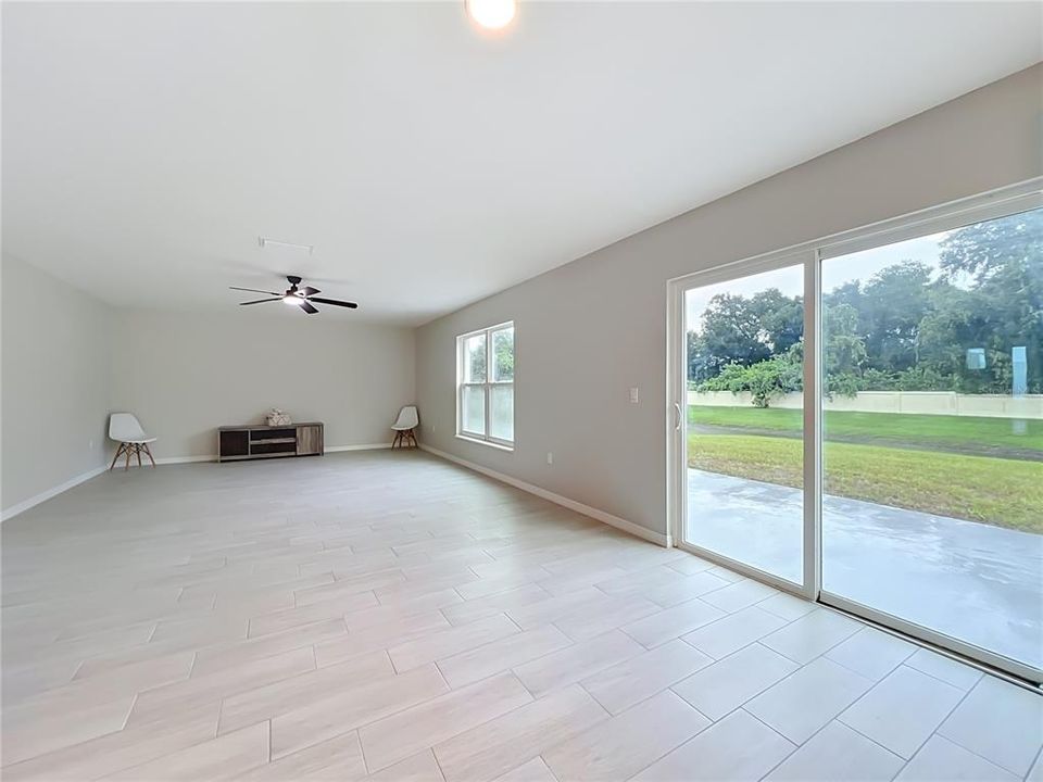 En Venta: $625,000 (5 camas, 2 baños, 3068 Pies cuadrados)